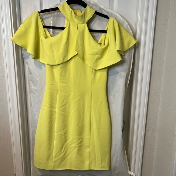 Open shoulder, bright yellow dress - Picture 2 of 4